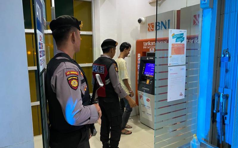Tingkatkan Keamanan, Polres Kaur Patroli Cek Objek Vital