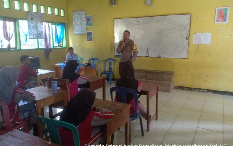 Police Go to School, Polsek Padang Guci Hulu Laksanakan Sosialisasi Penyuluhan Kenakalan Remaja di SD 82 Kaur 