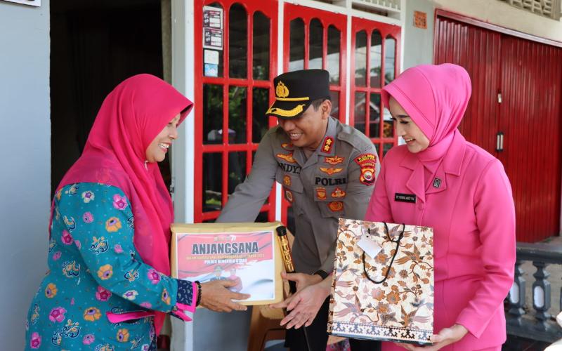 Kapolres Bengkulu Utara Anjangsana Ke Purnawirawan Polri dan Warakawuri Dalam Rangka Hari Bhayangkara Ke-77