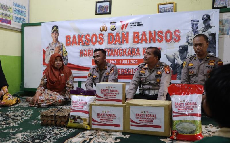 Sambut Hari Bhayangkara, Polres Kepahiang Salurkan Bantuan Sosial