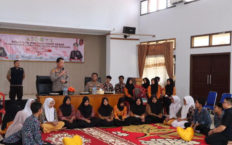 Polres Lebong Gelar Pelatihan Bantuan Hidup Dasar 77 Ribu Telapak Tangan Anak Bangsa untuk Kehidupan