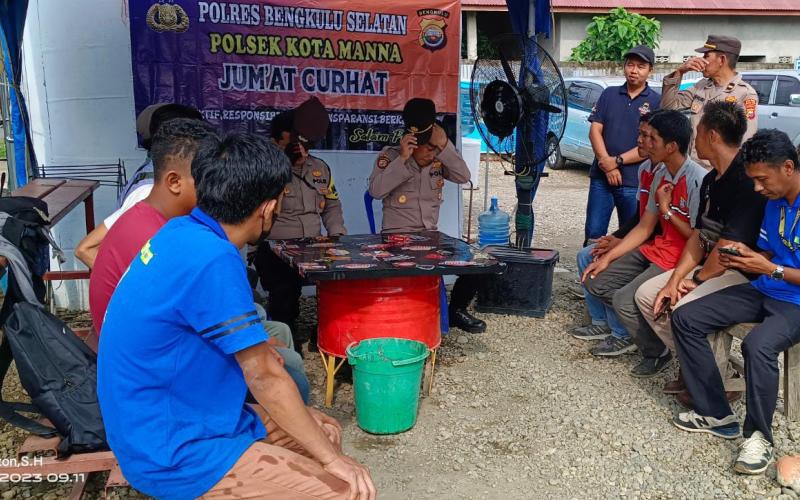 Polsek Kota Manna Gelar Jumat Curhat Bersama Karyawan PT Wing 