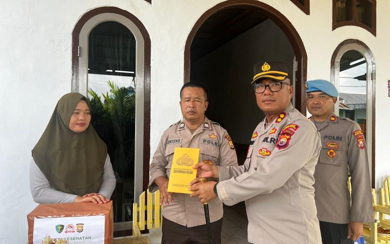Berikan Perhatian, Polres BS Gelar Bakti Kesehatan Home Visit Kepada Anggota yang Sakit Menahun 