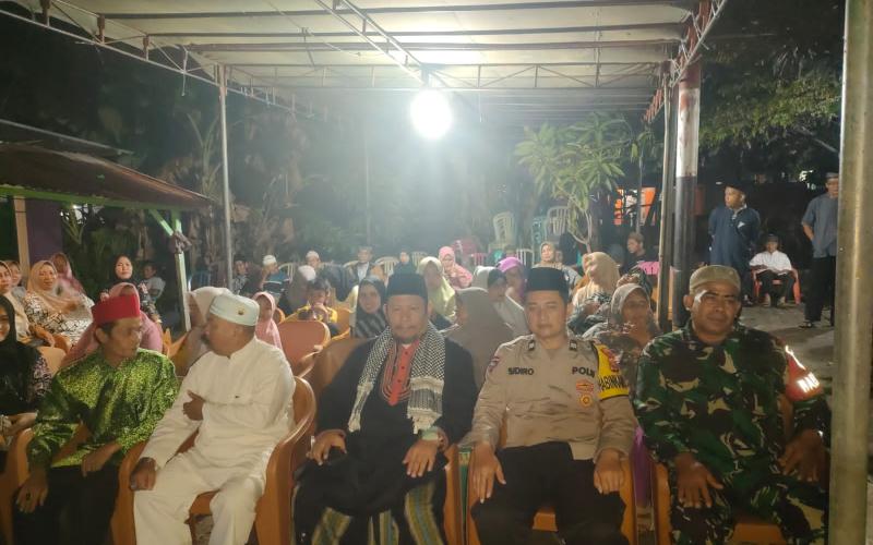 Dikelurahan Sumur Meleleh, Bhabinkamtbmas Polsek Teluk Segara Ikuti Yasinan dan Tahlilan