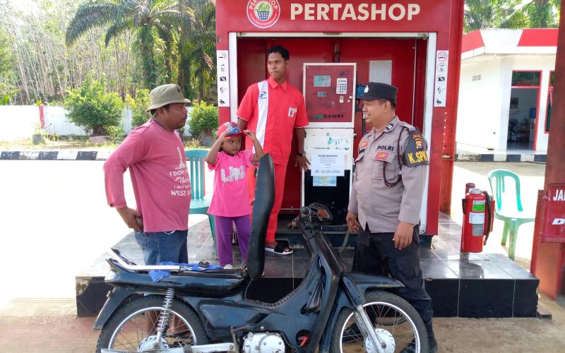 Patroli Dialogis, Personel Polsek Padang Jaya Sambangi Pertashop Untuk Menyerap Informasi Kamtibmas