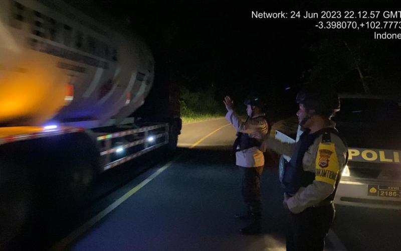 Polsek Padang Ulak Tanding Gelar Patroli Dijalan Lintas, Antisipasi Tindak Pidana