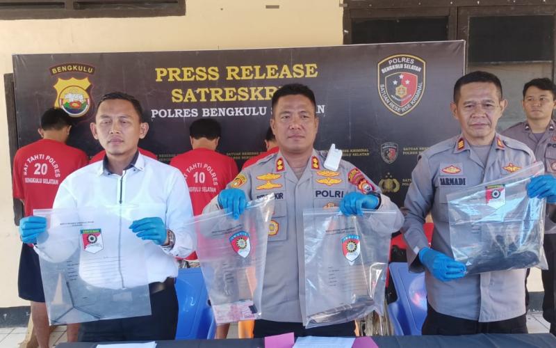 Curi dan Potong 2 Ekor Sapi, 4 Warga Bengkulu Selatan Ditangkap!