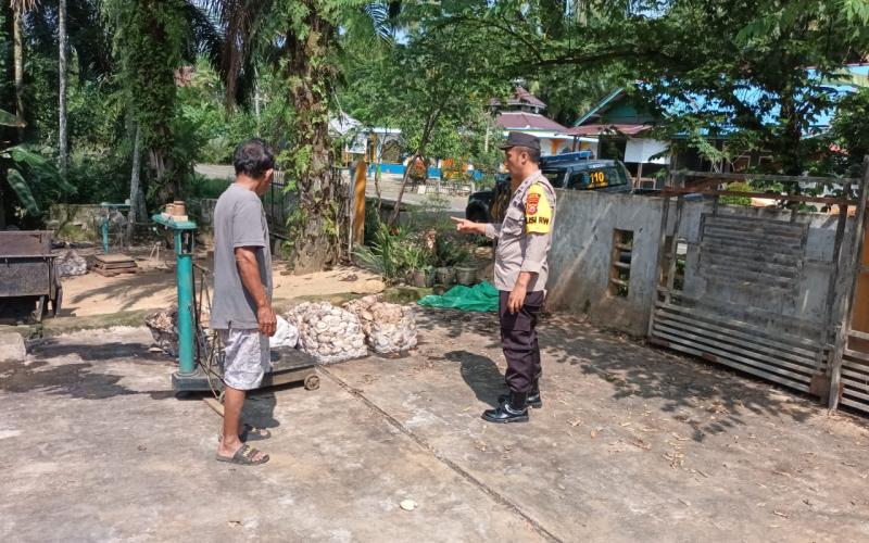 Polisi RW Polsek Giri Mulya Ajak Warga Jaga Kamtibmas