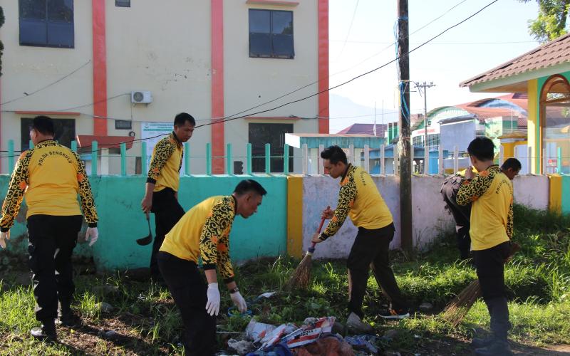 Peduli Lingkungan, Polres Rejang Lebong Melaksanakan Kebersihan Mako  Ciptakan Lingkungan yang Bersih dan Sehat