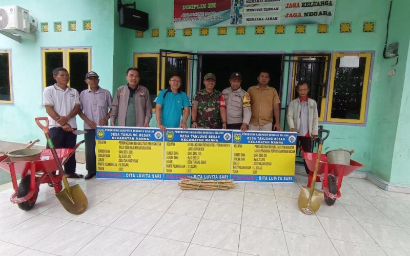 Bhabinkamtibmas Polsek Manna Hadiri Titik Nol Pembangunan Peningkatan Infrastruktur Desa Tanjung Besar 