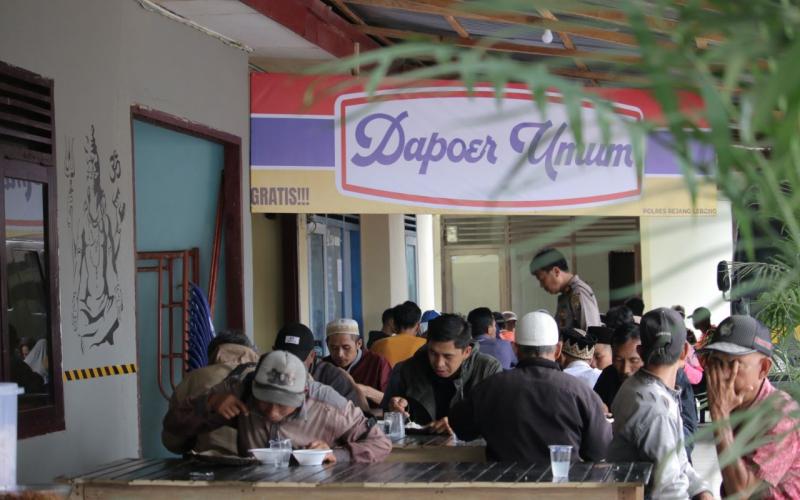 Jumat Berbagi, Polres Rejang Lebong Buka Dapur Umum Untuk Masyarakat 