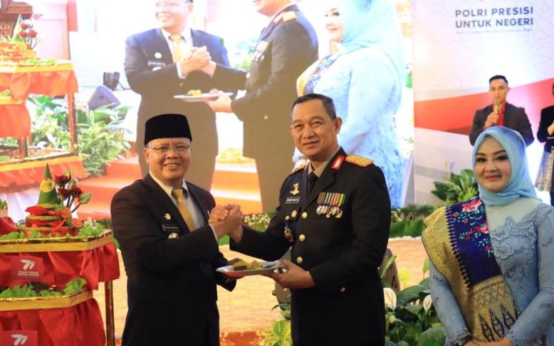Syukuran Hari Bhayangkara Ke-77, Polda Bengkulu Potong Tumpeng