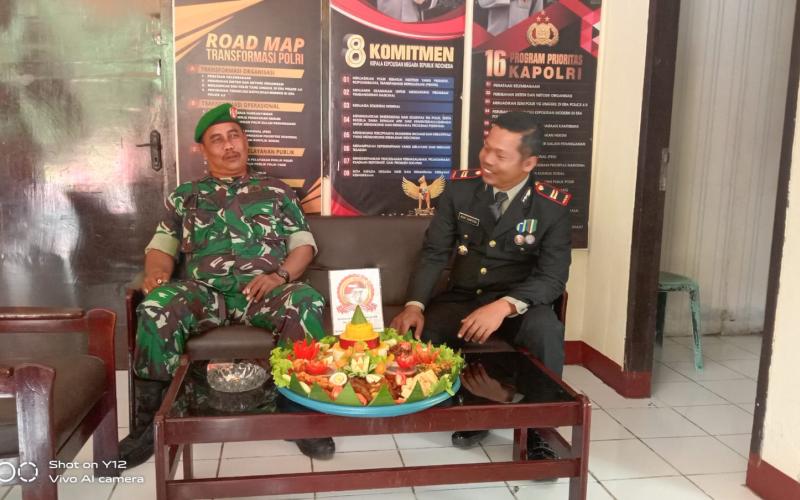 Polsek Jajaran Polres Lebong Terima Ucapan Selamat Hari Bhayangkara Ke-77 dari Koramil Jajaran