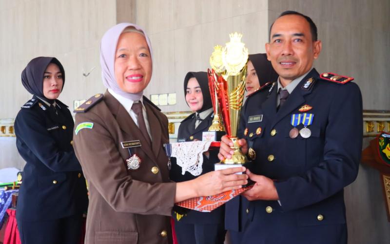 HUT Bhayangkara ke-77, Polsek Kota Manna Raih Juara Menembak
