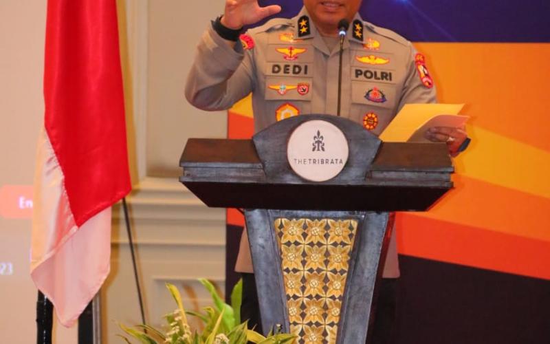 Polri Gelar Wayang Kulit Berlakon Wahyu Cakraningrat 