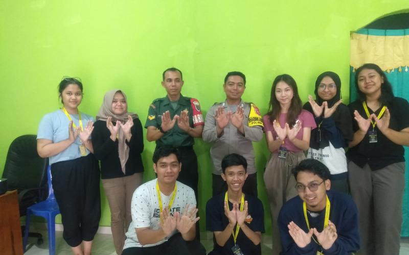 Bersinergi, Babinsa dan Bhabinkamtibmas   Sambangi Mahasiswa UGM yang KKN di Desa Bandar Agung