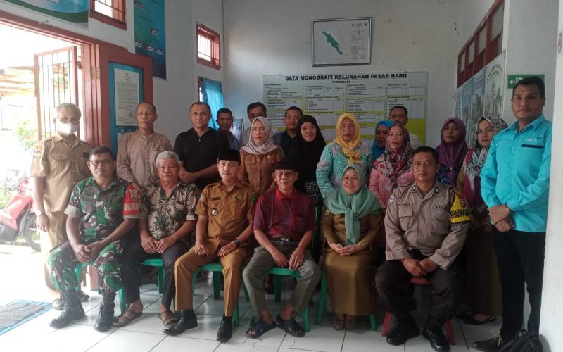 Bhabinkamtibmas Kelurahan Pasar Baru Hadiri Pembentukan Kampung KB