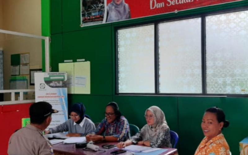 Bhabinkamtibmas Aipda M.Harahap Sambang ke Puskesmas di Desa Binaanya