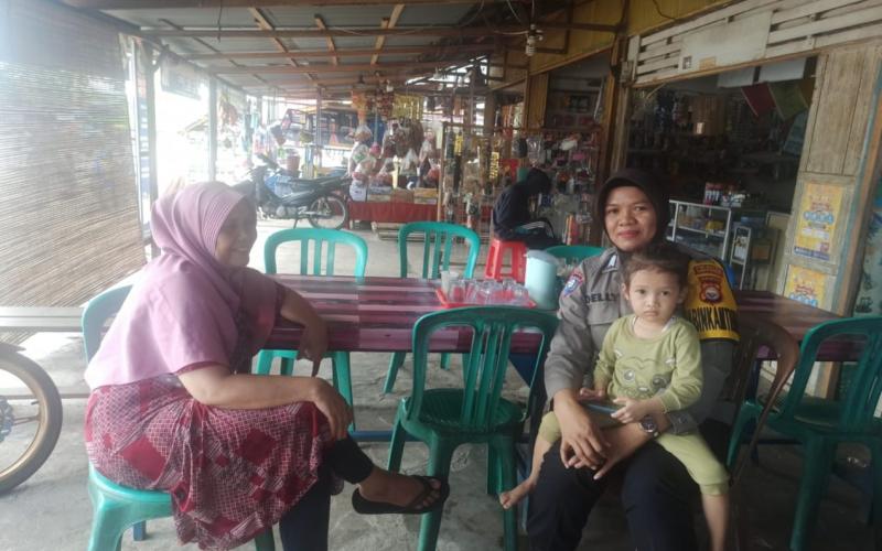 Patroli Dialogis, Personel Polsek Kampung Melayu Sambangi Warga Kelurahan Muara Dua
