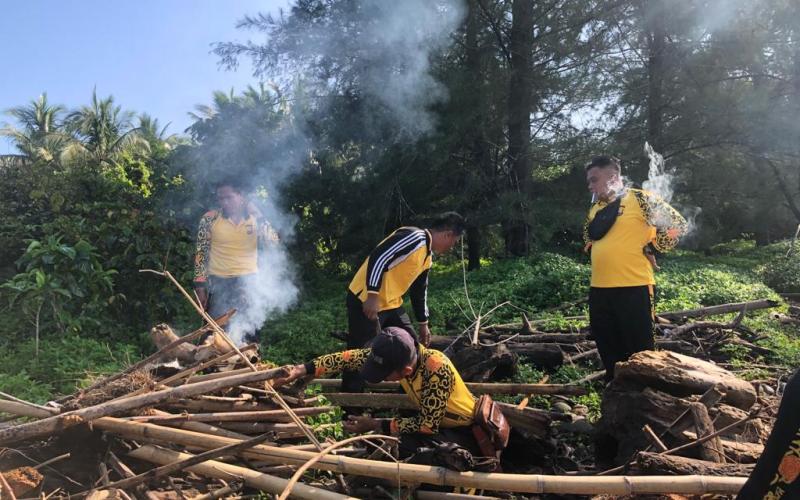 Kapolres Bengkulu Utara Apresiasi Bersih Pantai Yang Dilakukan Polsek batiknau