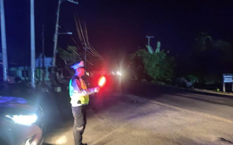 Sat Lantas Polres Kaur Patroli Blue Light di Simpang Tugu Kasuk Baru