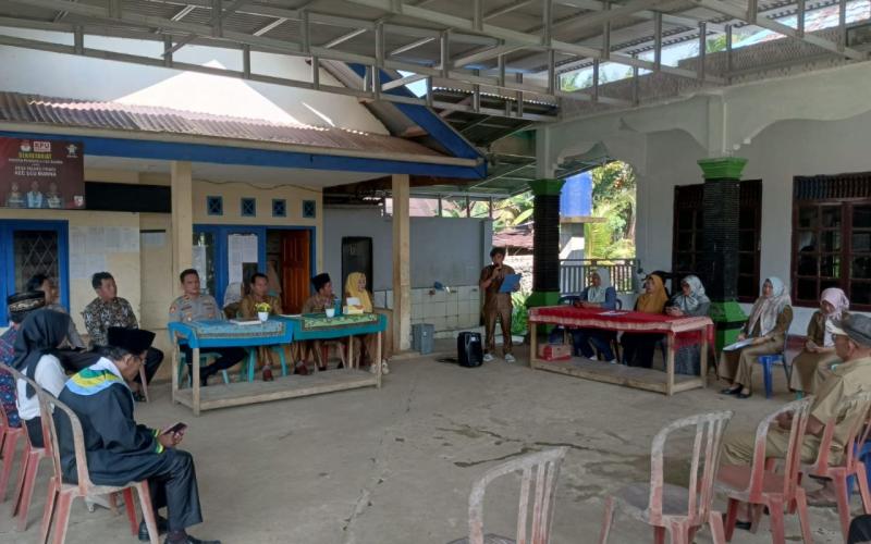 Kapoksek Pino dan Kanit Binmas Hadiri Pelantikan dan Pengambilan Sumpah Kaur Tata Perencanaan Desa Talang Tinggi