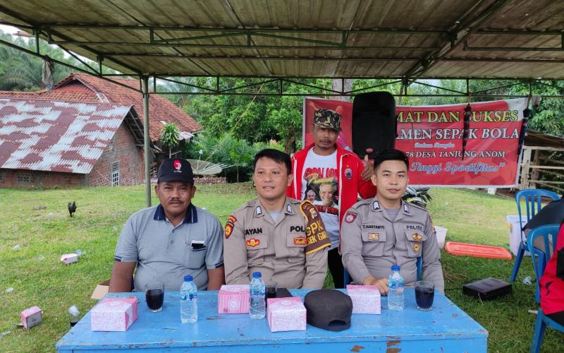 Polsek Giri Mulya Lakukan Pengamanan Final Pertandingan Sepak Bola di Desa Tanjung Anom