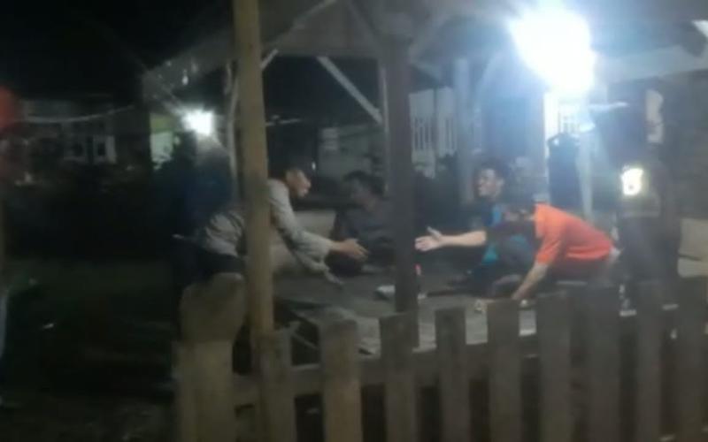 Patroli Antisipasi 3C, Personel Polsek Air Besi Berikan Imbauan Kamtibmas kepada Warga