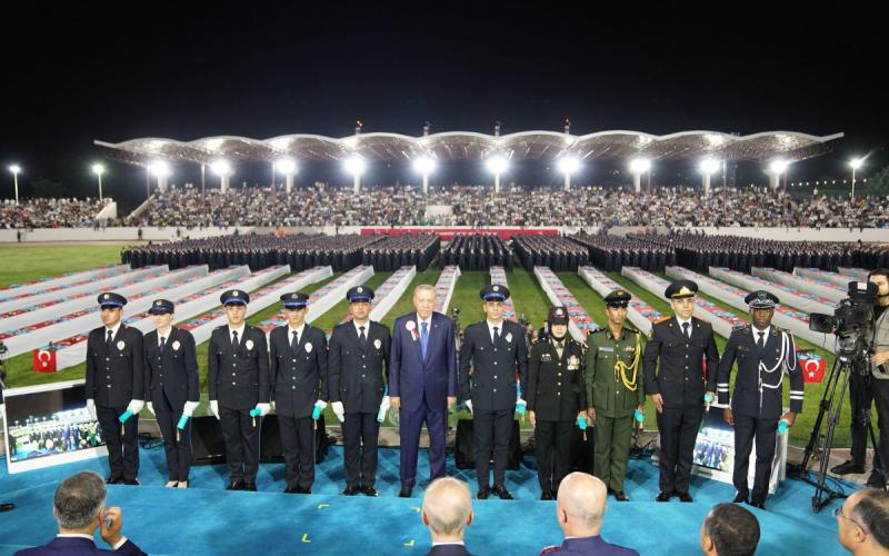 Bikin Bangga, 3 Anggota Polri Diwisuda Langsung Presiden Erdogan Usai Ikuti Pendidikan 2 Tahun di Turki