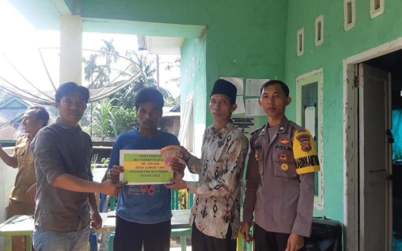 Babinkamtibmas Polsek Pino, Monitoring Penyaluran BLT DD di Desa Lubuktapi 