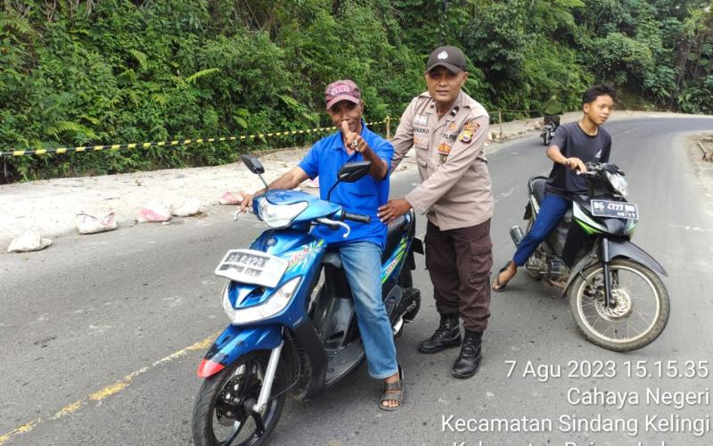 Polsek Sindang Kelingi Sampaikan Himbauan Tertib Lantas Kepada Pengendara