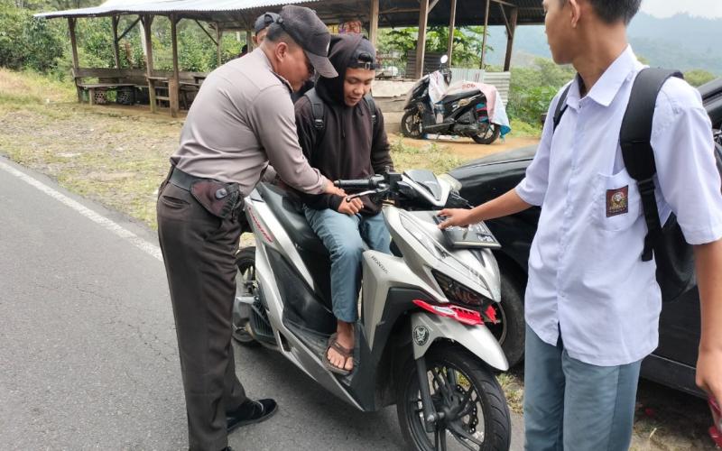 Polsek Sindang Kelingi Razia Senpi di Jalan Lintas