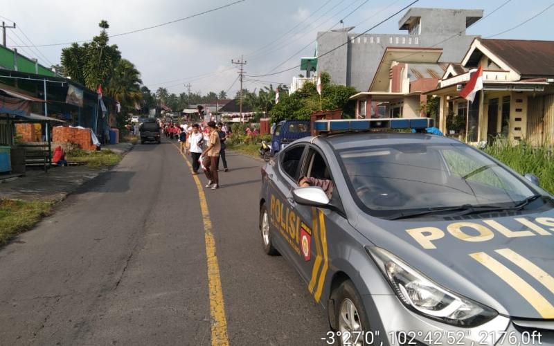 Polsek Sindang Kelingi Lakukan Pengamanan dan Pengawalan Karnaval 