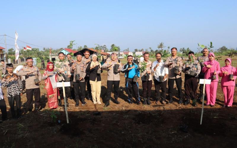 Dukung Program Pemerintah Hijaukan Lingkungan Sejak Dini, Polres RL Gelar Penanaman Pohon 