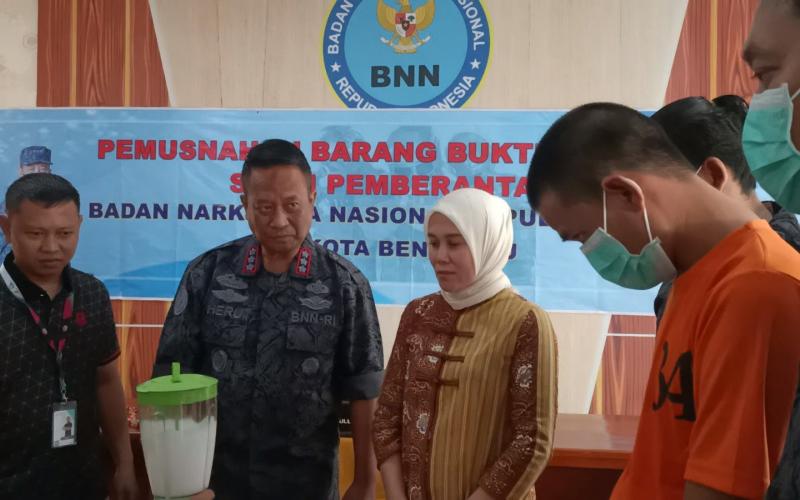 BNNK Bengkulu Ringkus Pengedar Sabu, Barang Bukti Langsung Diblender