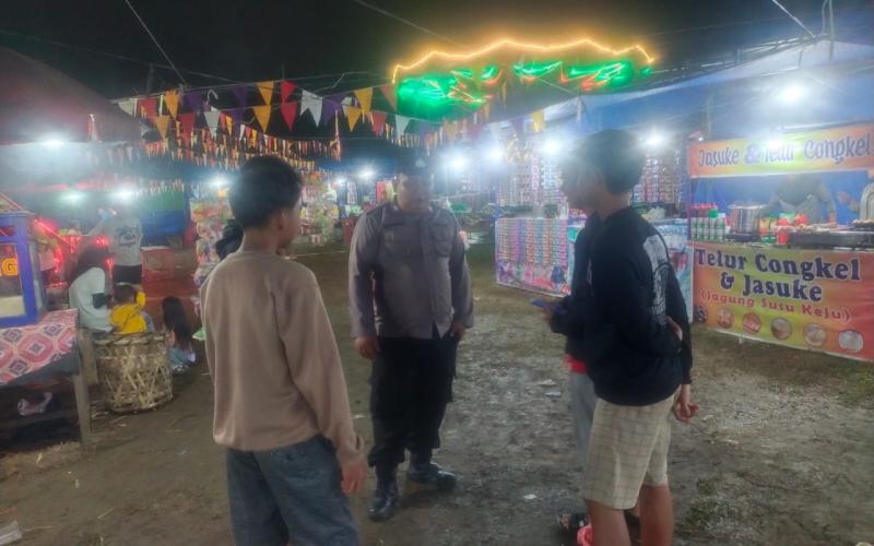 Patroli Malam, Polsek Giri Mulya Beri Imbauan Kepada Pengunjung Pasar Malam
