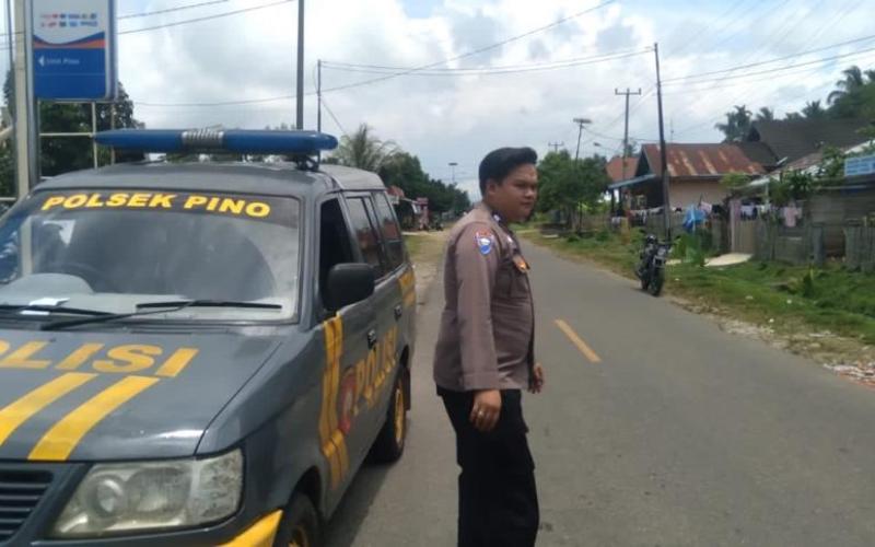 Patroli, Polsek Pino Lakukan Pemantauan Kegiatan Masyarakat dan Sampaikan Imbauan Kamtibmas 