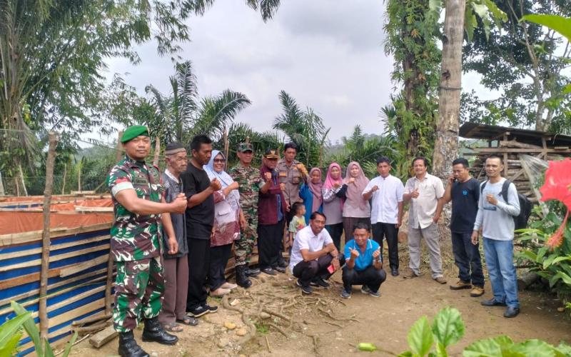Laksanakan Monitoring dan Evaluasi, Bhabinkamtibmas Polsek Lais Cek Realisasi Pembangunan 