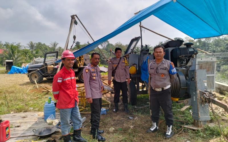 Kapolsek Lais Turun ke Lapangan, Cek Keamanan Pemasangan Kabel SUTT