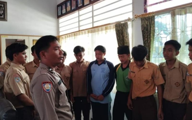 Polsek Lais Berikan Pembinaan Kepada Siswa SMAN 03 Bengkulu Utara