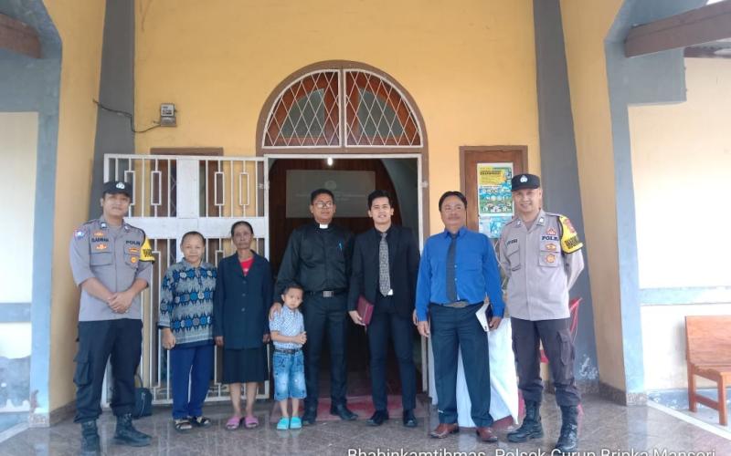 Antispasi Gangguan Kamtibmas, Bhabinkamtibmas Polsek Curup Lakasanakan Pengamanan di Gereja 