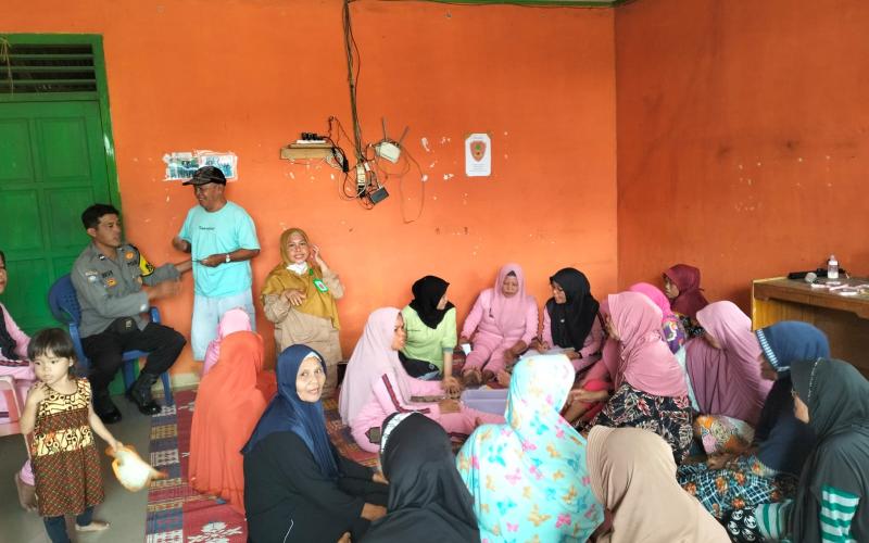 Bhabinkamtibmas Sambangi Posyandu Lansia di Desa Taba Baru