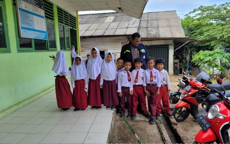 Police Goes To School, Polsek Nasal Sosialisasi Kamtibmas di  SD IT Darul Ulum