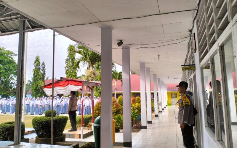 Police Goes To School, Kanit Binmas Polsek Lais Menjadi Pembina Upacara di SMAN 03 Bengkulu Utara