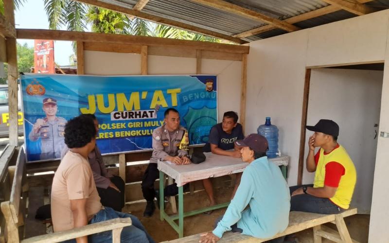 Progrma Jumat Curhat, Polsek Giri Mulya Dengarkan Keluhan Warga Desa Giri Mulya