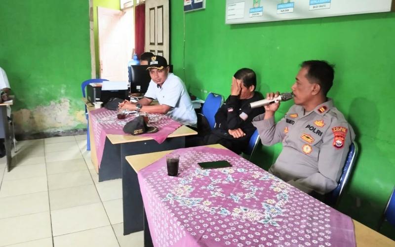 Kapolsek Lais Hadiri Penyaluran BLT DD Desa Durian Daun