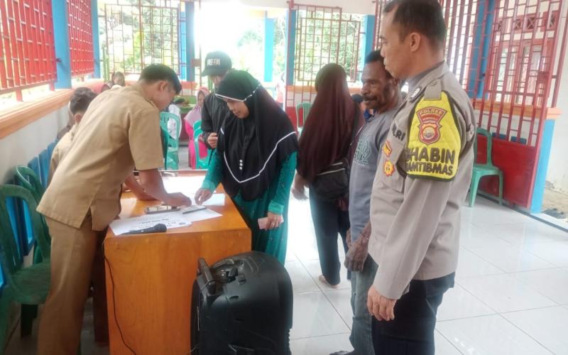 Polsek Giri Mulya Awasi Penyaluran BLT DD Desa Suka Mulya 