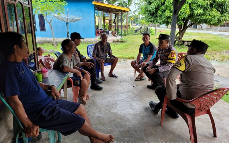 Jalin Silahturahmi, Bhabinkamtibmas Polsek Nasal Sambangi Tokoh Adat dan Berikan Imbauan