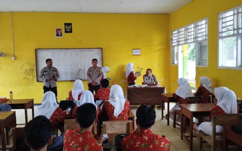 Polsek Lais Sosialisasi Aplikasi Super APP di SMA  Negeri 3 Bengkulu Utara