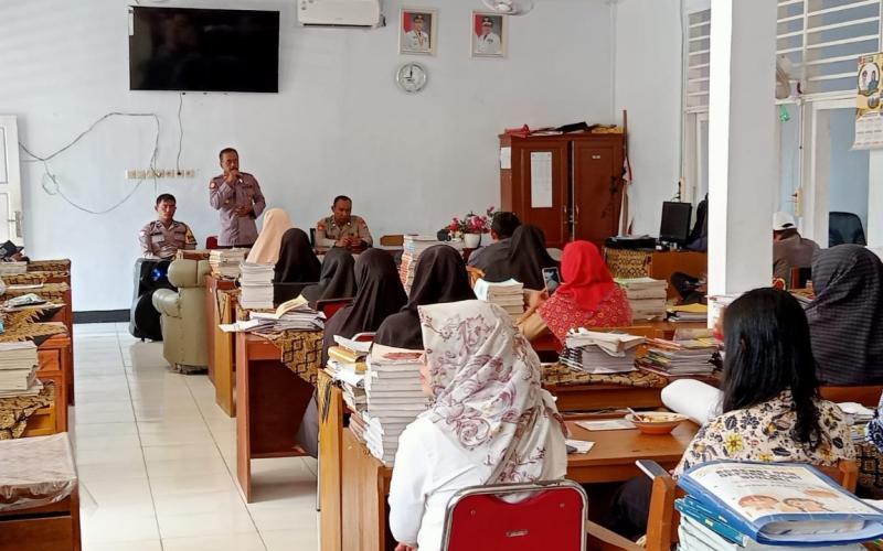 Kembali Sosialisasikan Aplikasi Super APP, Kapolsek Lais Sambangi SMA Negeri 3 Bengkulu Utara